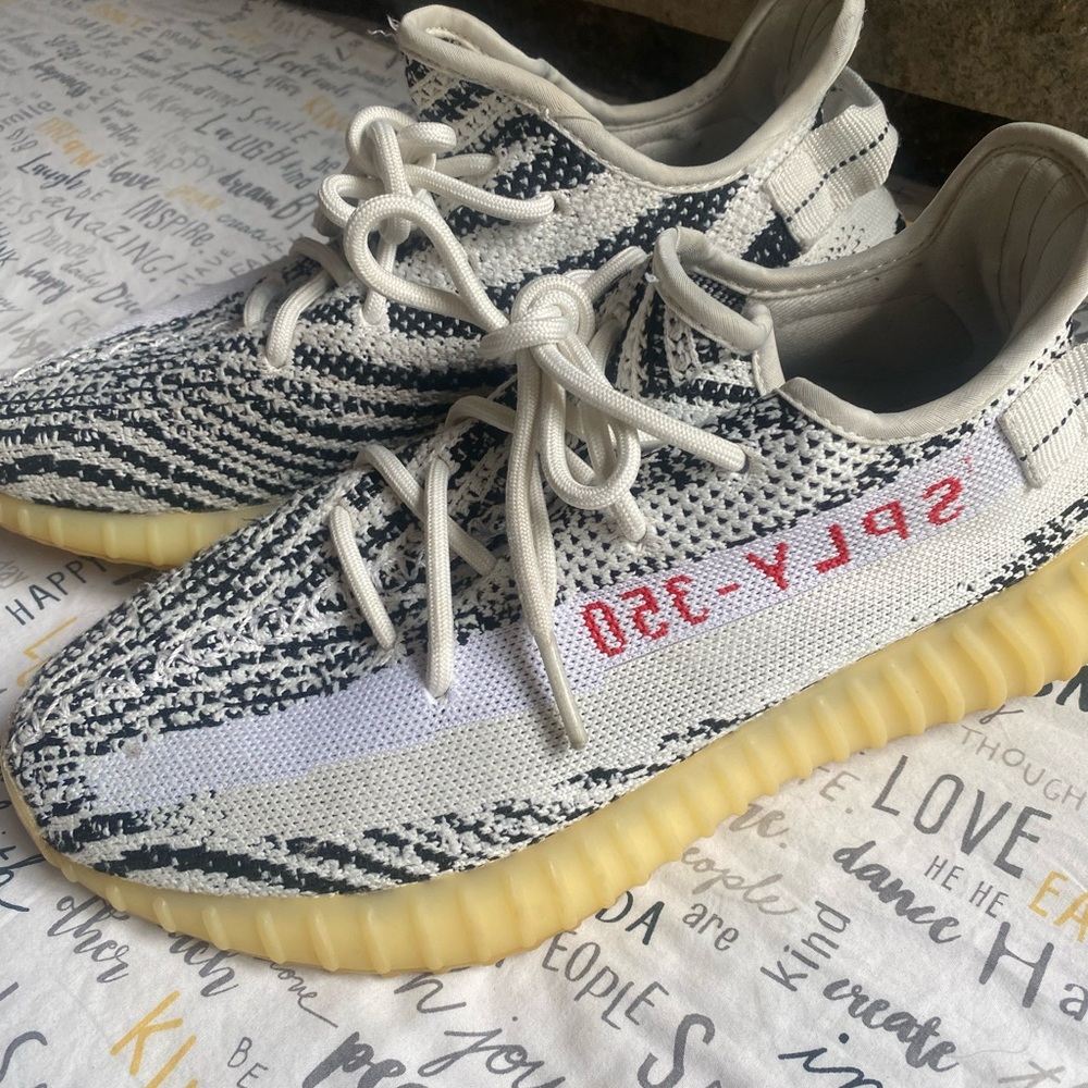 Yeezy 350 v2 Zebra